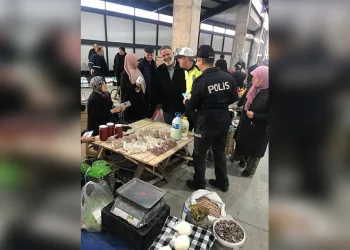 Camiyi kundaklayan psikolojik sorunları olan şahıs yakalandı