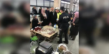 Camiyi kundaklayan psikolojik sorunları olan şahıs yakalandı