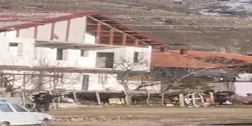 Isınmak için yakılan ateş söndürülmeyince yangın çıktı