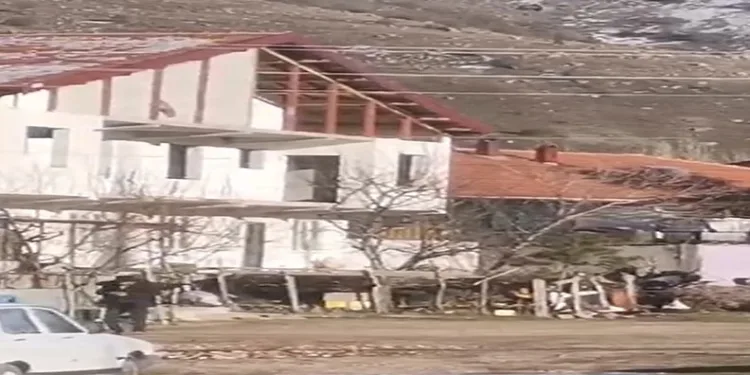 Isınmak için yakılan ateş söndürülmeyince yangın çıktı