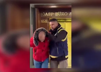 Ayvacık’ta 2 kaçak göçmen yakalandı