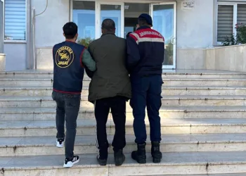 Camiyi kundaklayan psikolojik sorunları olan şahıs yakalandı