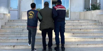 Camiyi kundaklayan psikolojik sorunları olan şahıs yakalandı