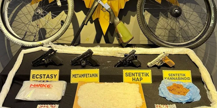 Kamyonetle çarpışan 17 yaşındaki motosiklet sürücüsü genç hayatını kaybetti
