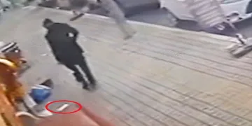 Çiğ köfte aldıktan sonra cüzdanını düşürdü, güvenlik kamerasını izleyince şoke oldu
