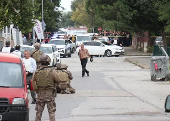 Sakarya’da vahşet: Sevgilisini boğazından bıçakladı