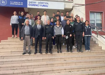 Otomobil ile işçi servisi çarpıştı: 1’i ağır, 28 yaralı