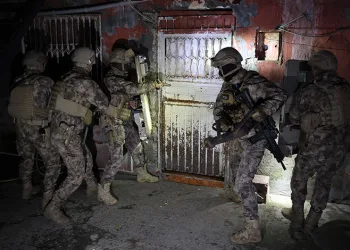 Çiğ köfte aldıktan sonra cüzdanını düşürdü, güvenlik kamerasını izleyince şoke oldu