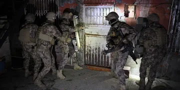 Çiğ köfte aldıktan sonra cüzdanını düşürdü, güvenlik kamerasını izleyince şoke oldu