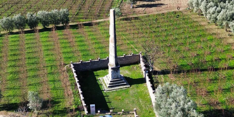 İznik’teki şeftali bahçesinde 2 bin yıllık dikilitaş