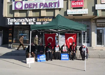 Kız kardeşinin okumasını istemeyip 5 öğretmene saldıran ağabeye 8 yıl 6 ay hapis cezası