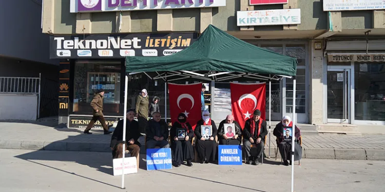Kız kardeşinin okumasını istemeyip 5 öğretmene saldıran ağabeye 8 yıl 6 ay hapis cezası