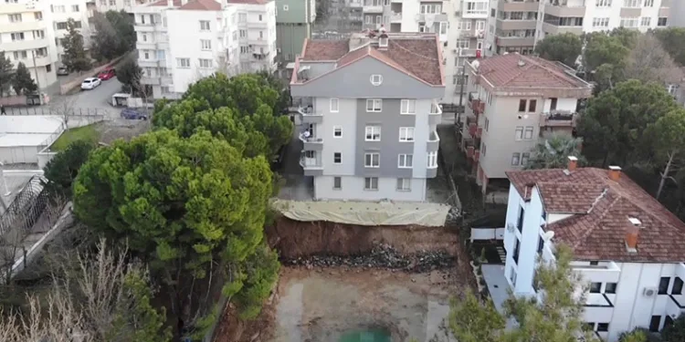 Bursa’da inşaat alanında heyelan: Bina kaydı