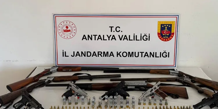 Kuyucak’ta köpek dövüşüne jandarma baskını: 3’ü organizatör, 52 şahıs yakalandı