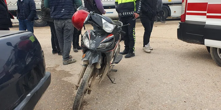Bursa’da kamyonet ile çarpışan motosikletli ağır yaralandı