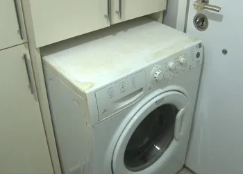 Zeytinburnu’nda husumetlisini lobiye çağırıp silahlı saldırı düzenleyerek, o anları da kayda aldılar
