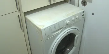 Zeytinburnu’nda husumetlisini lobiye çağırıp silahlı saldırı düzenleyerek, o anları da kayda aldılar