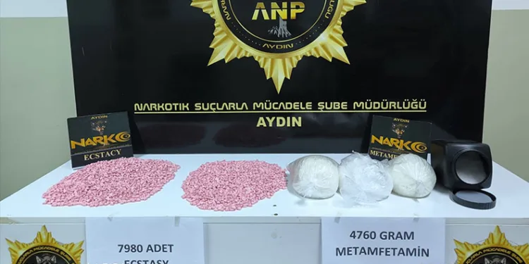 Eyüpsultan’da eşi tarafından silahla vurularak öldürülen kadın son yolculuğuna uğurlandı