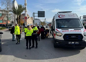 Batman’da okul servisi ile otomobil çarpıştı: 17’si öğrenci 20 yaralı