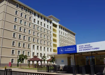 Üniversitede 20 öğrenci zehirlenme şüphesiyle hastaneye kaldırıldı