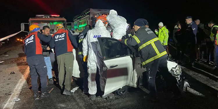 Niğde’de feci kaza: 2 ölü, 1 ağır yaralı