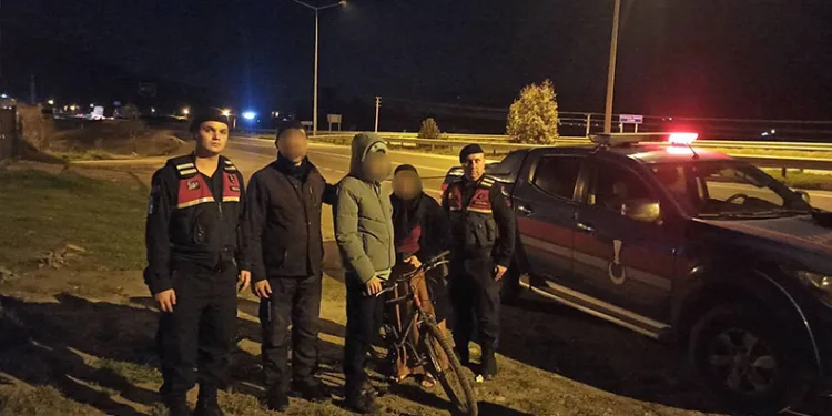 Mersin’de uyuşturucu ve silah ticareti yapan 3 şüpheli tutuklandı