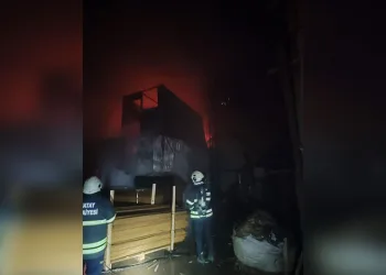 Kırıkhan’da PVC fabrikasında çıkan yangın söndürüldü