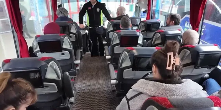 Suriye Devlet Başkanı eş-Şara’dan ilk ulusa sesleniş konuşması: “Kapsamlı bir geçiş hükümeti kurmak için çalışacağız”