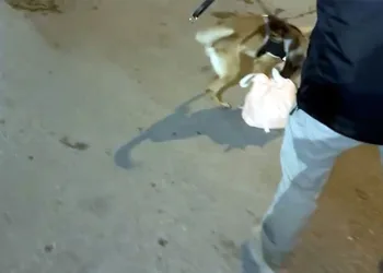 Çiğ köfte aldıktan sonra cüzdanını düşürdü, güvenlik kamerasını izleyince şoke oldu
