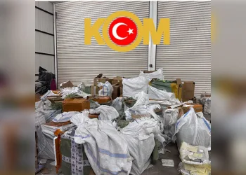 Yakıt deposundan litrelerce uyuşturucu çıktı