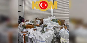 Yakıt deposundan litrelerce uyuşturucu çıktı