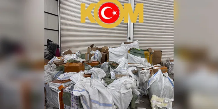 Yakıt deposundan litrelerce uyuşturucu çıktı
