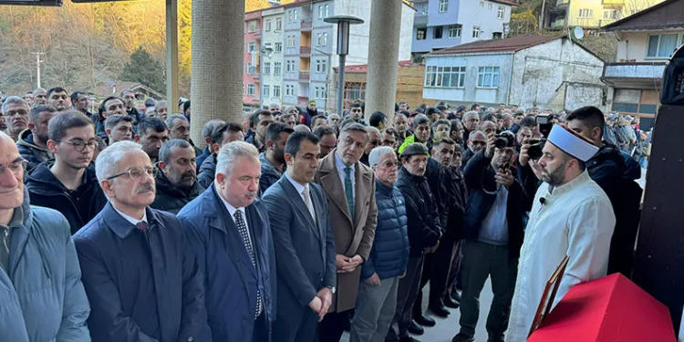 Batman’da okul servisi ile otomobil çarpıştı: 17’si öğrenci 20 yaralı