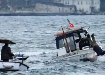 Kamyonetle çarpışan 17 yaşındaki motosiklet sürücüsü genç hayatını kaybetti