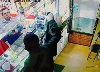 Bursa’da soygun yapmaya çalışan hırsız dayak yedi