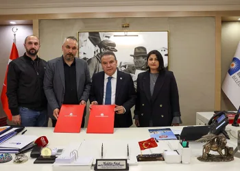 Gübre yüklü kamyonun genç kadını ölüme ‘sürüklediği’ kaza kamerada