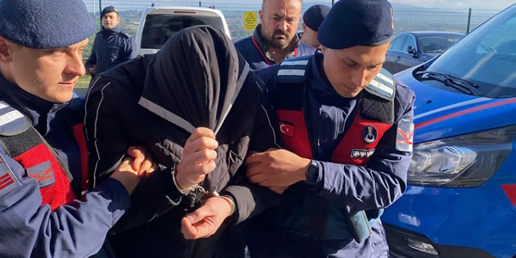 Kız kardeşinin okumasını istemeyip 5 öğretmene saldıran ağabeye 8 yıl 6 ay hapis cezası