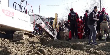 Oto boya atölyesinde çıkan yangın paniğe neden oldu