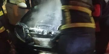 Isınmak için yakılan ateş söndürülmeyince yangın çıktı