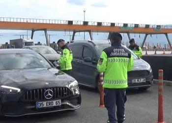 Mersin’de uyuşturucu ve silah ticareti yapan 3 şüpheli tutuklandı