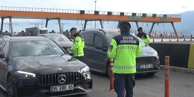 Mersin’de uyuşturucu ve silah ticareti yapan 3 şüpheli tutuklandı