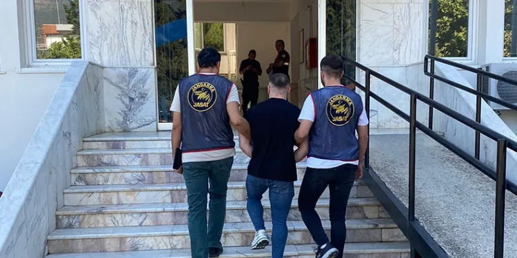 Uşak’ta polis ve jandarmadan okul çevreleri ve servislere sıkı denetim