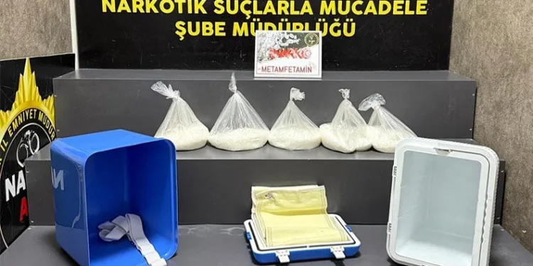 Piknik termosundan 5 kilogram uyuşturucu çıktı
