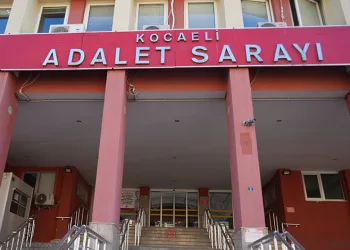 Kamyonetle çarpışan 17 yaşındaki motosiklet sürücüsü genç hayatını kaybetti