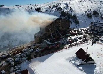 Kartalkaya’da yanan otel havadan görüntülendi