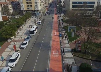Arnavut depremzedeler Türkiye’nin inşa ettiği evlerde huzurlu bir yaşam sürdürüyor