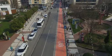 Arnavut depremzedeler Türkiye’nin inşa ettiği evlerde huzurlu bir yaşam sürdürüyor