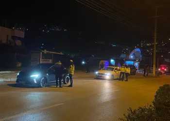 Uşak’ta polis ve jandarmadan okul çevreleri ve servislere sıkı denetim