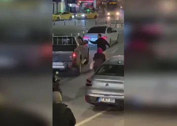 Tır iş yerine daldı, o anlar kameraya yansıdı