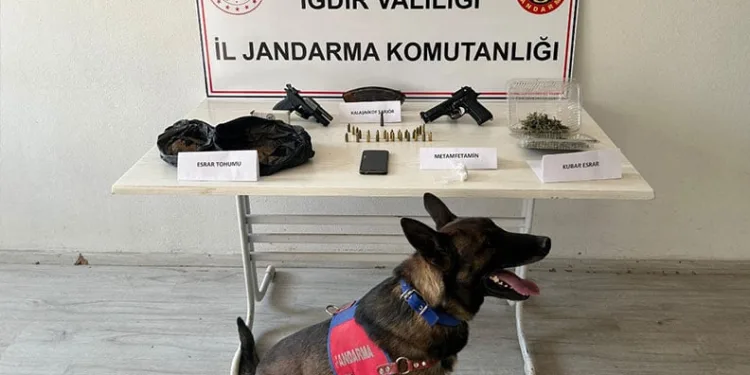 Uyuşturucu maddeyle yakalanan 2 şahıstan 1’i tutuklandı